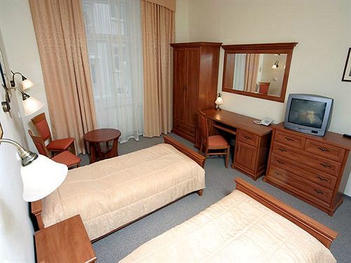 & Royal Standard Hotel