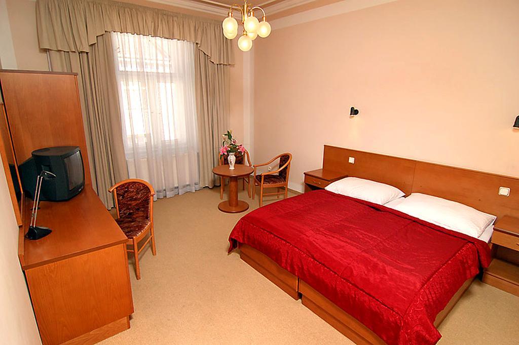 Hotel & Royal Standard