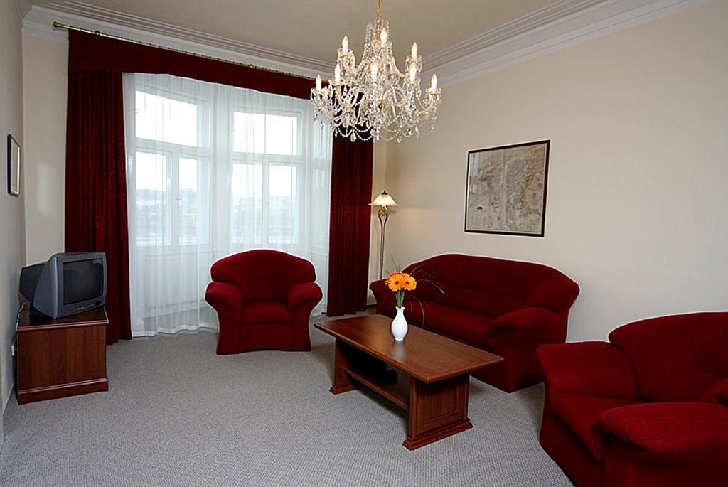 & Royal Standard Prag