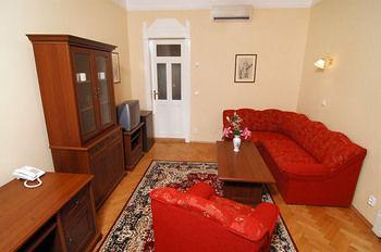 & Royal Standard Hotell