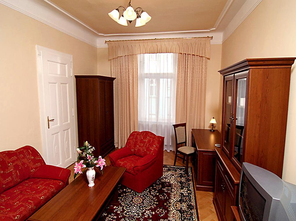 & Royal Standard Hotell